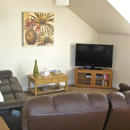 Отель Weir Country Park Holtby Экстерьер фото